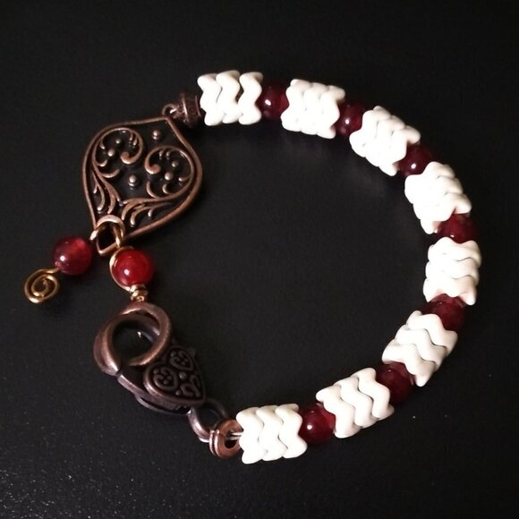 Gorgeous One-of-a-kind Bracelet - Red Agates + Creamy Howlite + Copper Elements - Picture 2 of 12